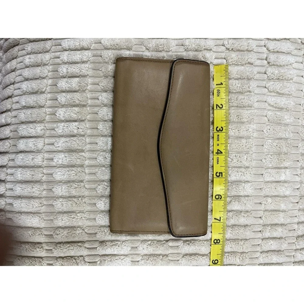 Buxton Clutch Wallet Women OS Tan Good Velvet Touch Cowhide Kisslock Trifold‎